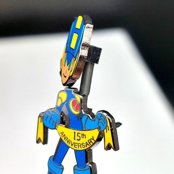 Capcom Mega Man 15th Anniversary Bobblehead Enamel Pin PD Hallmark Double Post - Picture 5 of 6